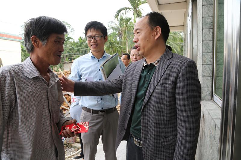 市委常委、宣传部长杨志斌慰问驻点村帮扶对象