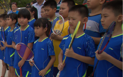  万宁市文体局举办少年羽毛球赛迎“六一”