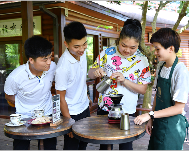 海南万宁：咖啡产业助推经济发展
