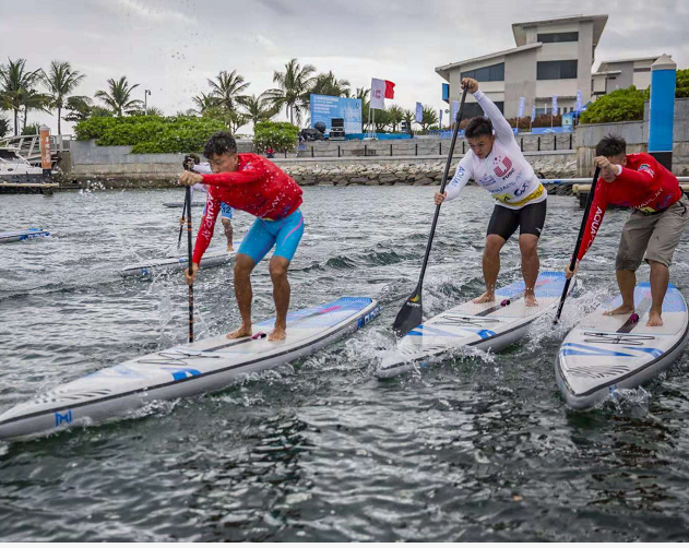 2018年第二届全国大学生桨板竞速挑战赛在万宁石梅湾开赛