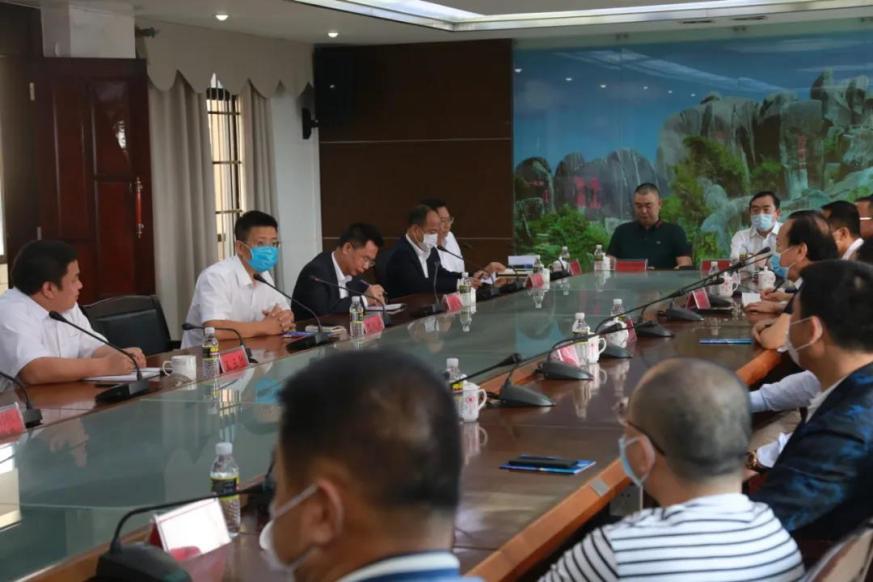 万宁召开海南自由贸易港建设项目集中签约企业座谈会