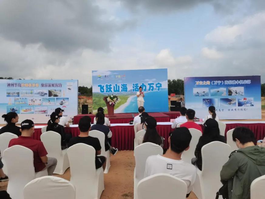 高空跳伞项目在万宁首飞 万宁旅游“海陆空”齐发力